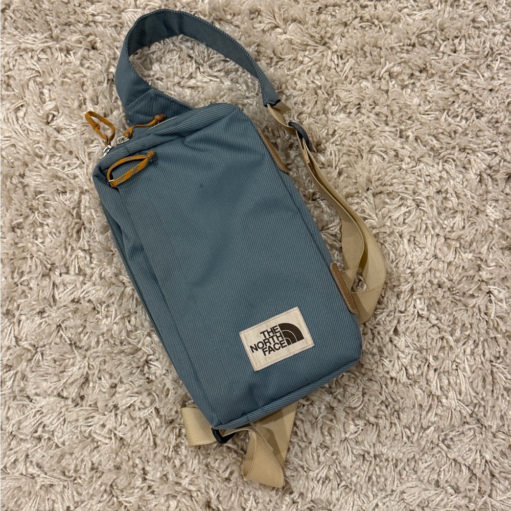 The North Face Field Bag Cross Body Belt Bag Adjustable In Goblin Blue
Unisex - Picture 2 of 5